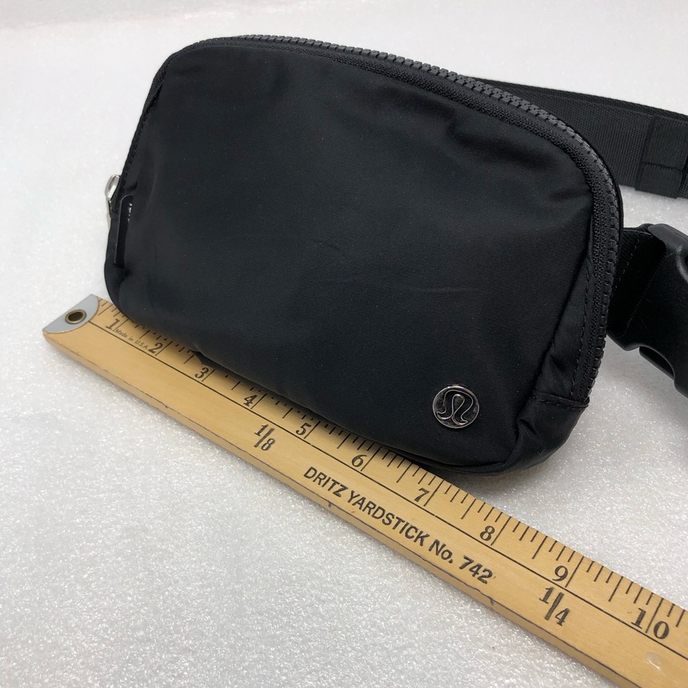Lululemon Everywhere Belt Bag In Black - Picture 8 of 15